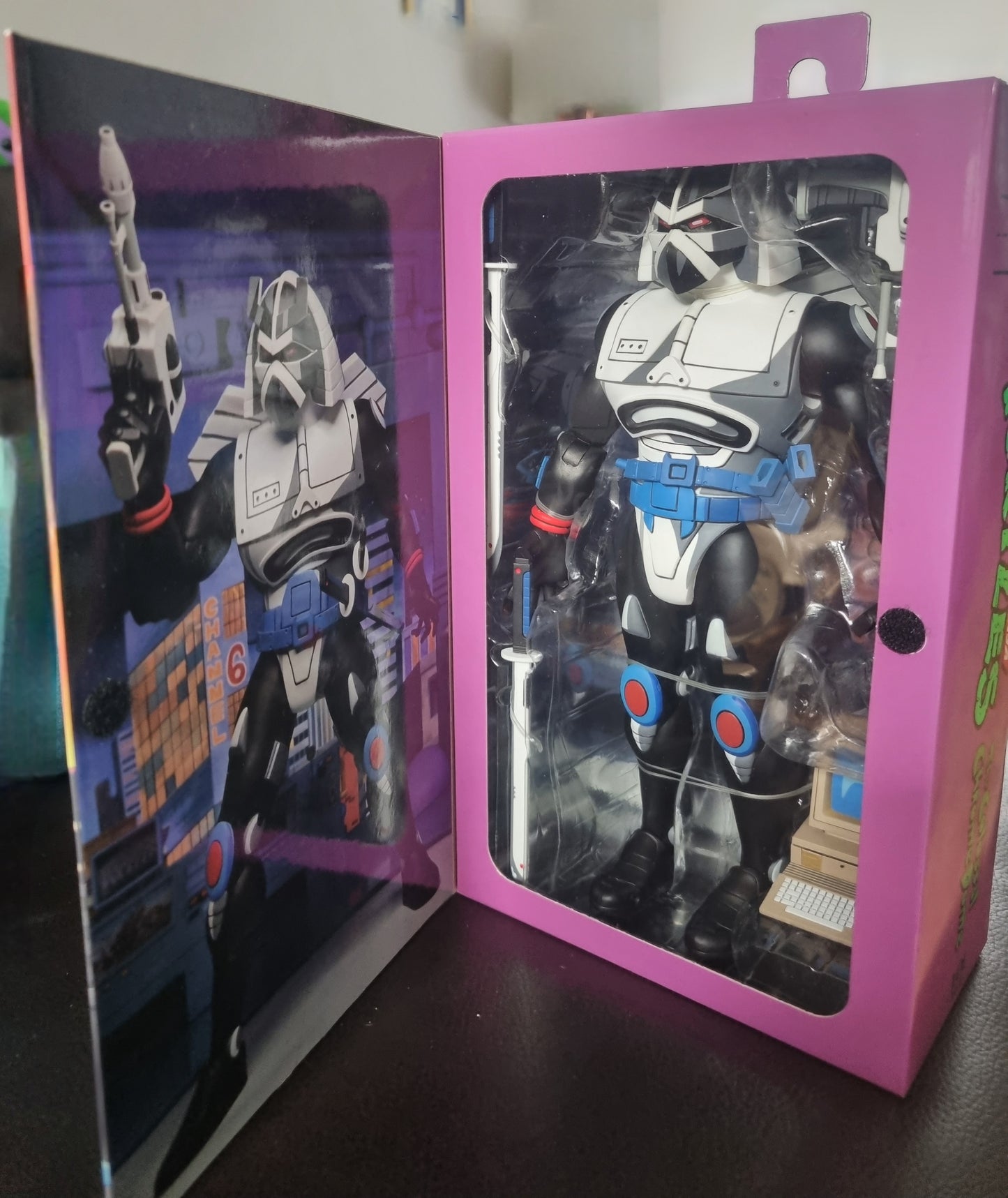 NECA Teenage Mutant Ninja Turtles The Colossal Chrome Dome