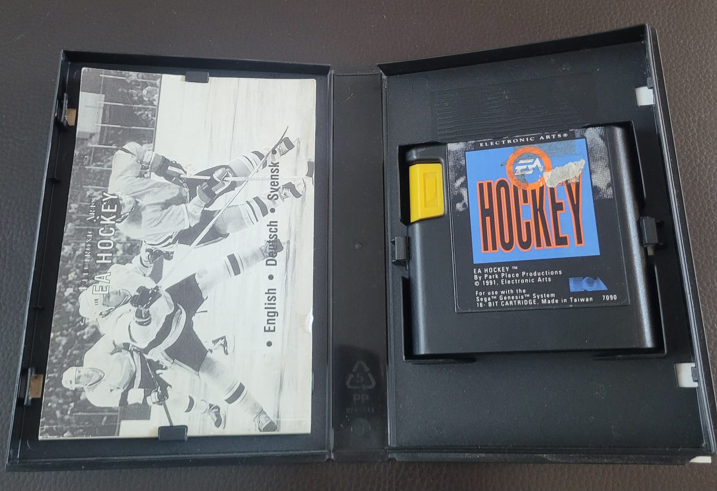 Sega Mega Drive EA Hockey boxed with manual